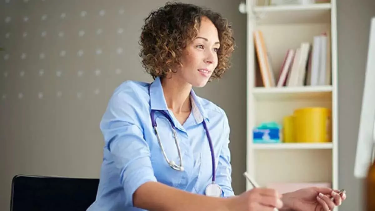 Female-GP-at-desk__FillWzEyMDAsNjc1XQ_jpg